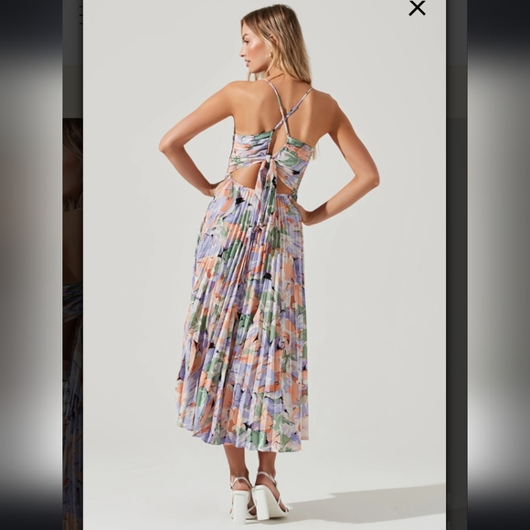 NWT ASTR the Label Blythe Floral Plisse Midi Dress | Coral Multi | Size M - Picture 2 of 8